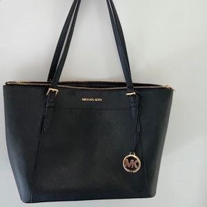 Michael kors tote